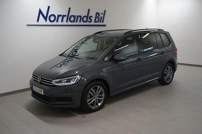 Begagnad VW Touran 150 HK (110 kW) 2024 Grå (dolphin grey metallic) Minibuss