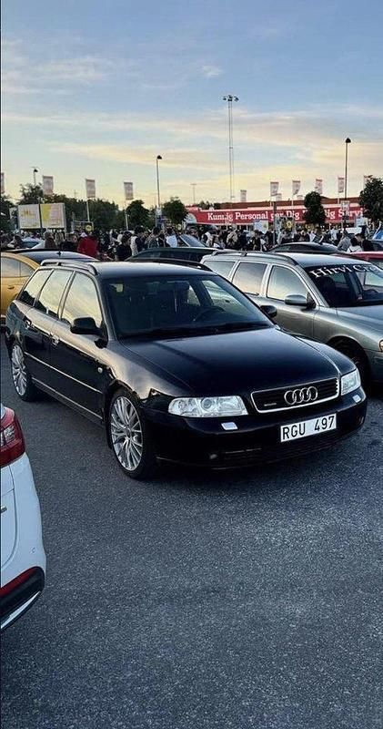 Svart Begagnad 2000 Audi A4 Kombi | 10 000 kr - Bild 1/4