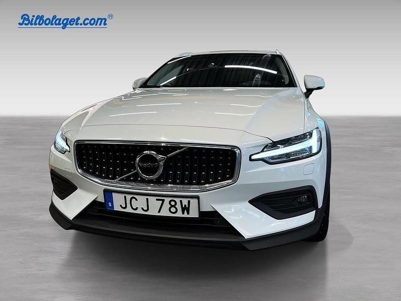 Begagnad Volvo V60 CC SE 192 HK (141 kW) 2020 Vit Kombi