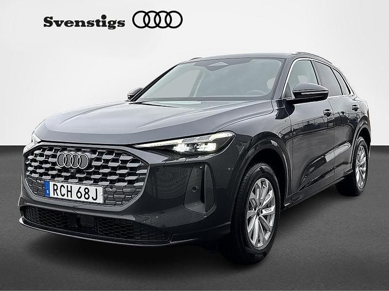 Grå Ny 2025 Audi Q5 Proline SUV | 679 900 kr (Marknadspris) - Bild 1/4