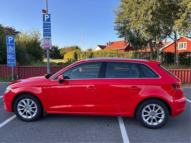 Röd Begagnad 2016 Audi A3 Sportback Halvkombi | 116 000 kr (Marknadspris) - Bild 1/4