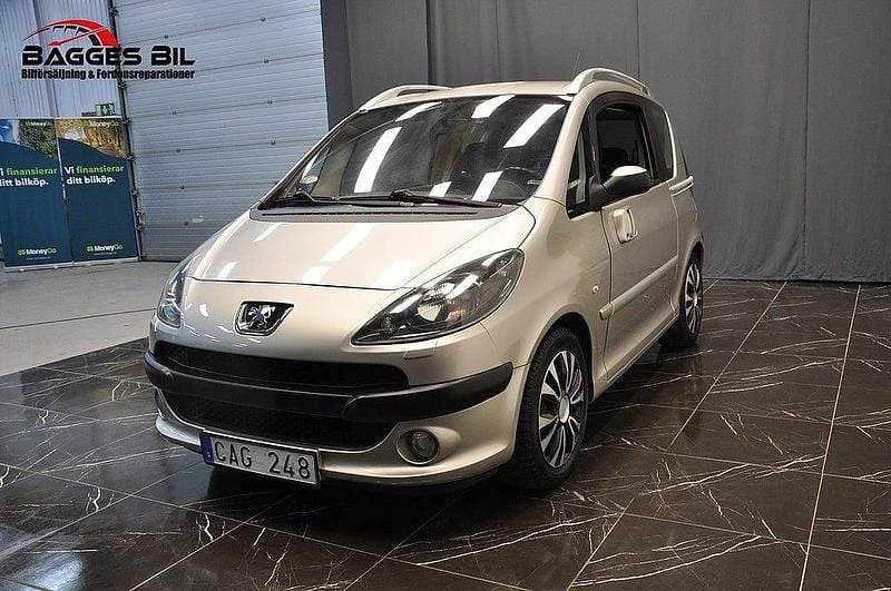 Begagnad Peugeot 1007 S 109 HK (80 kW) 2005 Silver Minibuss
