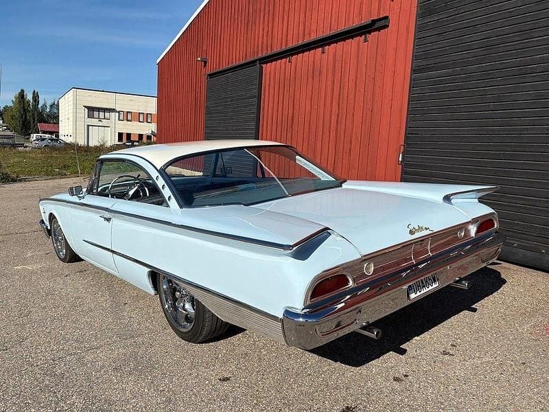 Begagnad Ford Starliner 305 HK (224 kW) 1960 Ljusblå Sportkupé