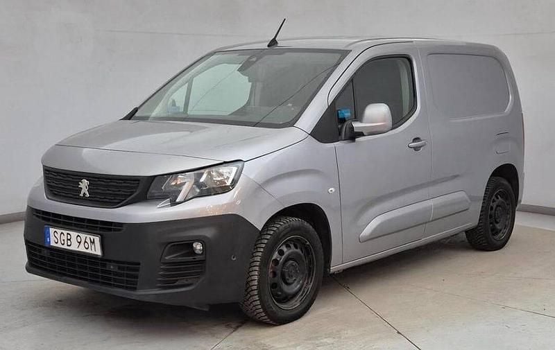 Grå Begagnad 2019 Peugeot Partner Minibuss | 99 900 kr (Superpris) - Bild 1/4