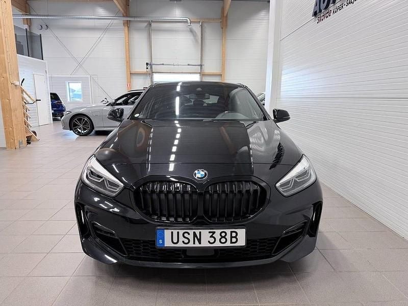 Begagnad BMW 118 M Sport 140 HK (102 kW) 2020 Svart Halvkombi