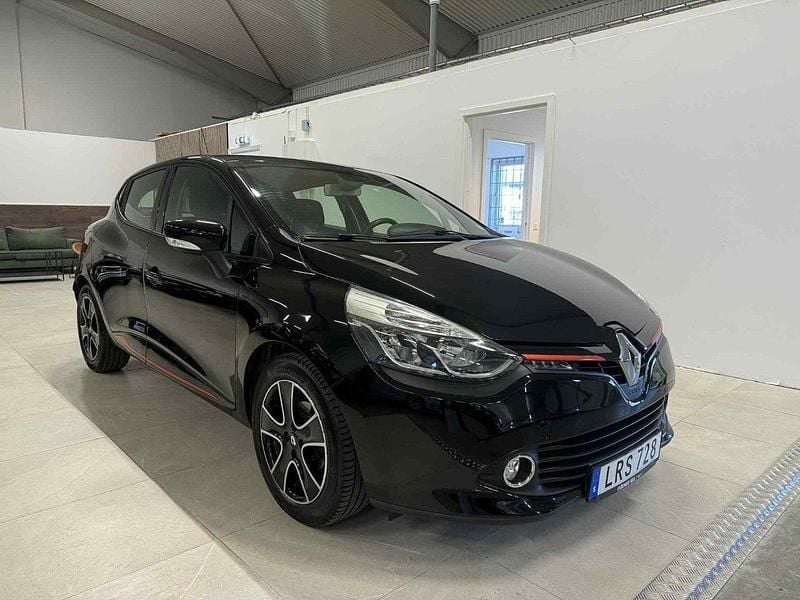Svart Begagnad 2014 Renault Clio IV Halvkombi | 89 900 kr (Lite dyr) - Bild 1/4
