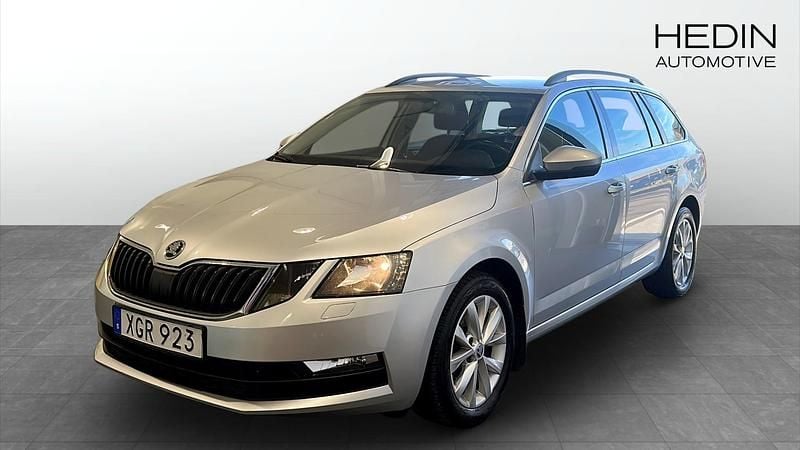 Silver Begagnad 2017 Skoda Octavia Kombi | 129 000 kr (Marknadspris) - Bild 1/4