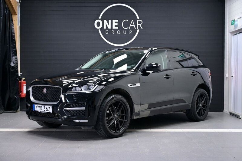 Svart Begagnad 2019 Jaguar F-Pace R-Sport SUV | 249 800 kr (Marknadspris) - Bild 1/4