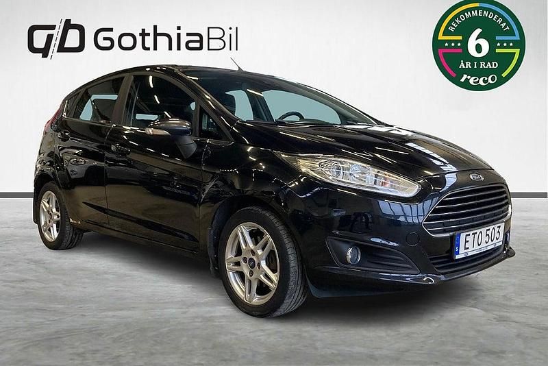 Begagnad Ford Fiesta Titanium 101 HK (74 kW) 2015 Svart Halvkombi
