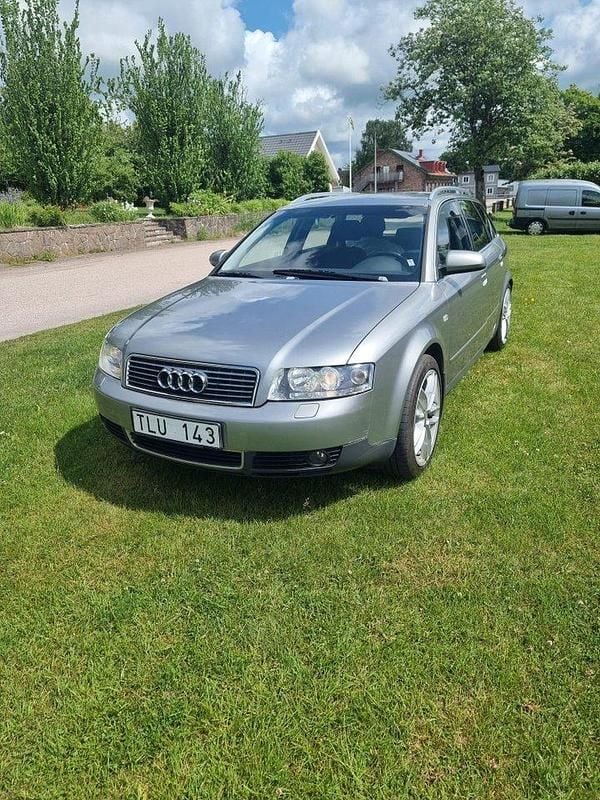 Grå Begagnad 2003 Audi A4 Kombi | 35 900 kr (Marknadspris) - Bild 1/4