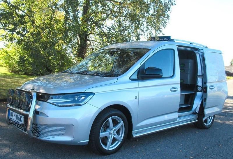 Silver (silver metallic) Begagnad 2023 VW Caddy Minibuss | 338 750 kr (Dyr) - Bild 1/4