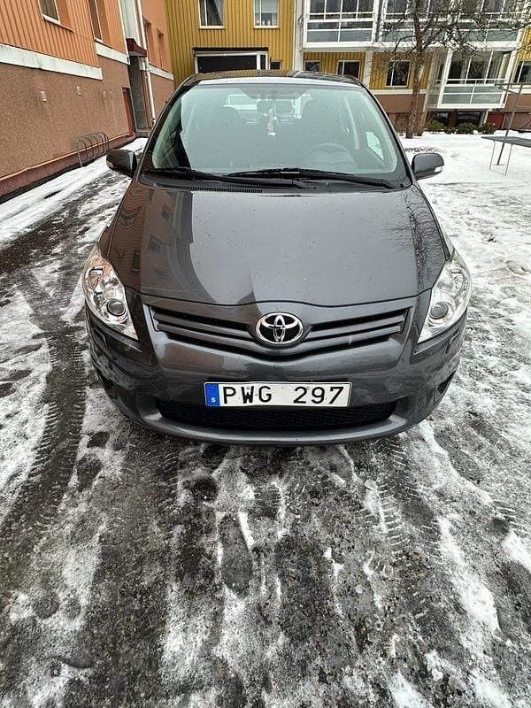 Begagnad Toyota Auris 132 HK (97 kW) 2012