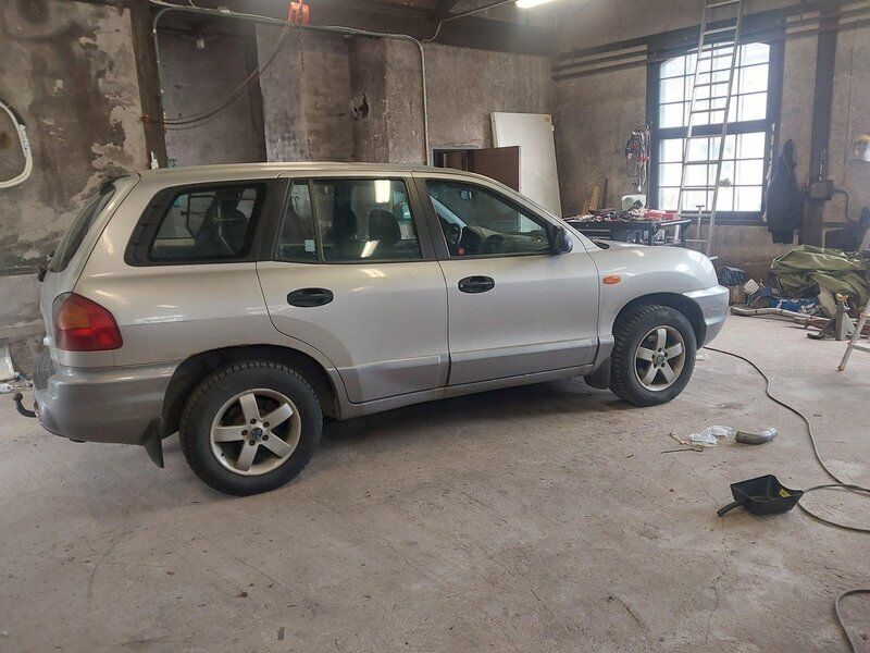 Silver Begagnad 2004 Hyundai Santa Fe SUV | 8 000 kr (Marknadspris) - Bild 1/1