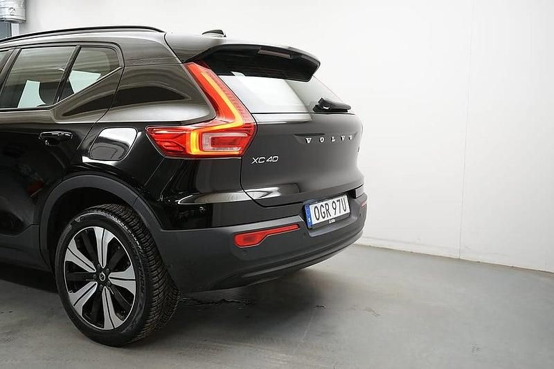 Begagnad Volvo XC40 Plus 185 kW (252 HK) 2022 Svart SUV