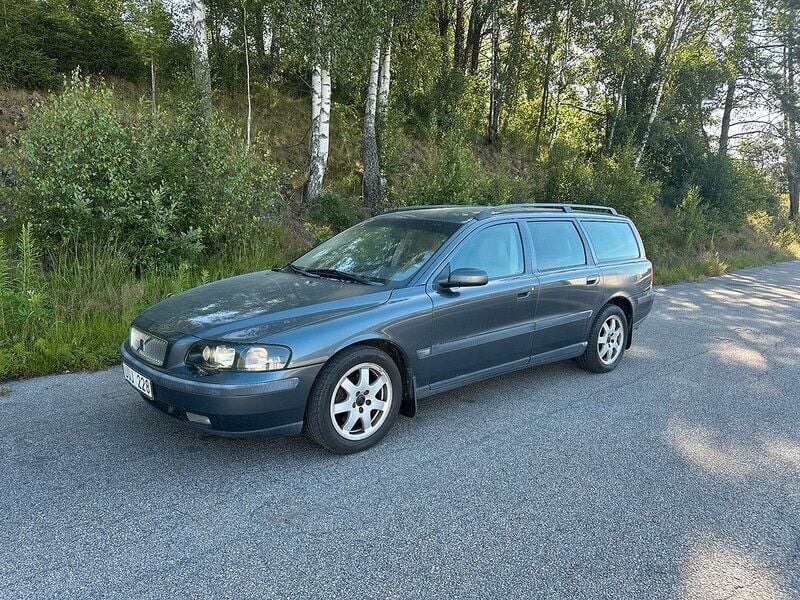 Grå Begagnad 2004 Volvo V70 Business Edition Kombi | 19 900 kr (Lite dyr) - Bild 1/4