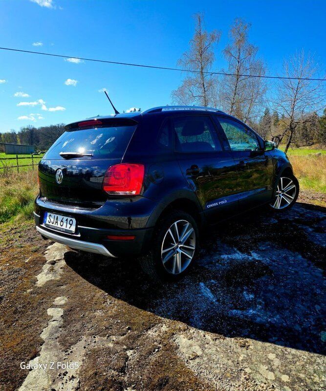Svart Begagnad 2012 VW Polo Highline Halvkombi | 69 000 kr (Marknadspris) - Bild 1/4