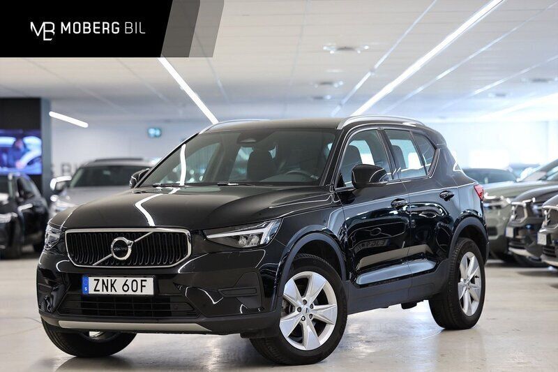 Svart Begagnad 2022 Volvo XC40 Core SUV | 349 900 kr (Marknadspris) - Bild 1/3