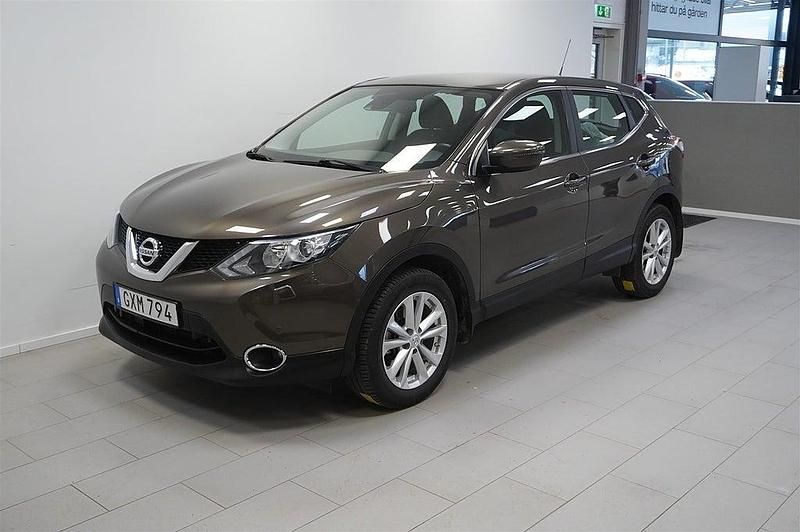 Brun Begagnad 2015 Nissan Qashqai SUV | 139 800 kr (Marknadspris) - Bild 1/4
