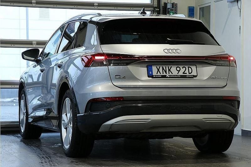 Begagnad Audi Q4 e-tron 150 kW (204 HK) 2021 Silver SUV