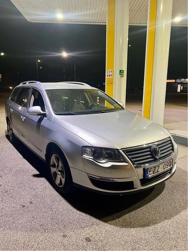 Silver Begagnad 2008 VW Passat Sportline Kombi | 20 000 kr (Marknadspris) - Bild 1/4