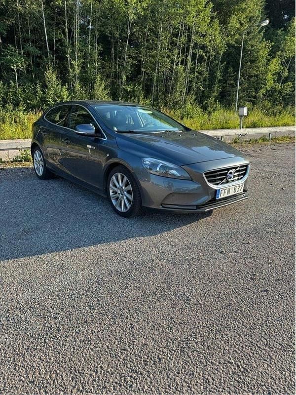 Grå Begagnad 2013 Volvo V40 Summum Kombi | 69 000 kr (Bra pris) - Bild 1/1