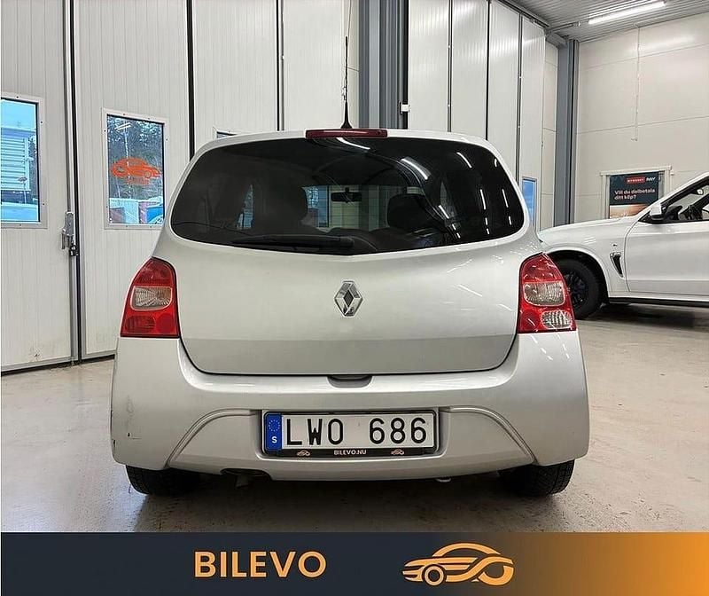 Begagnad Renault Twingo 75 HK (55 kW) 2011 Silver Halvkombi