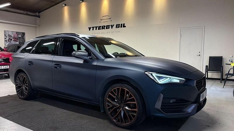 Blå Begagnad 2021 Cupra Leon Kombi | 268 900 kr (Marknadspris) - Bild 1/4