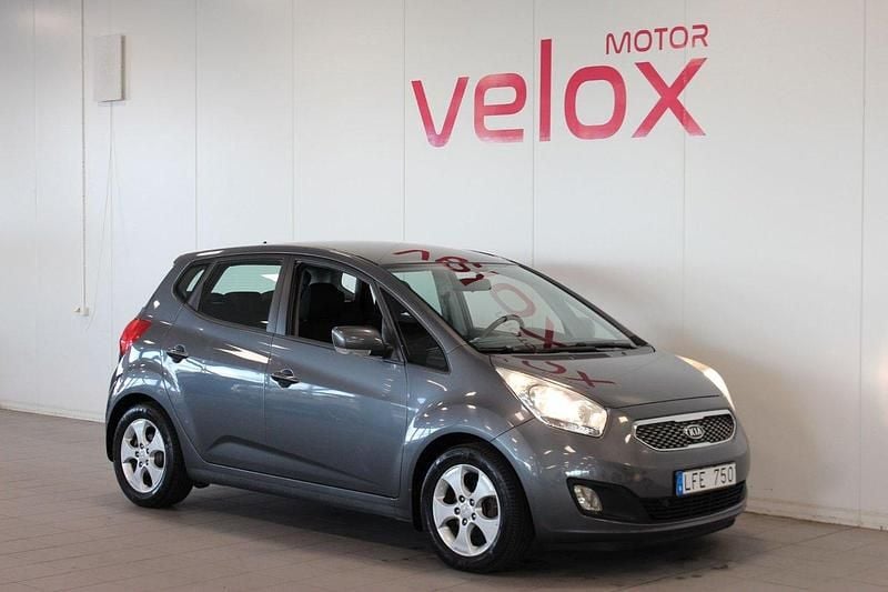 Grå Begagnad 2010 Kia Venga Comfort Halvkombi | 64 900 kr (Marknadspris) - Bild 1/4