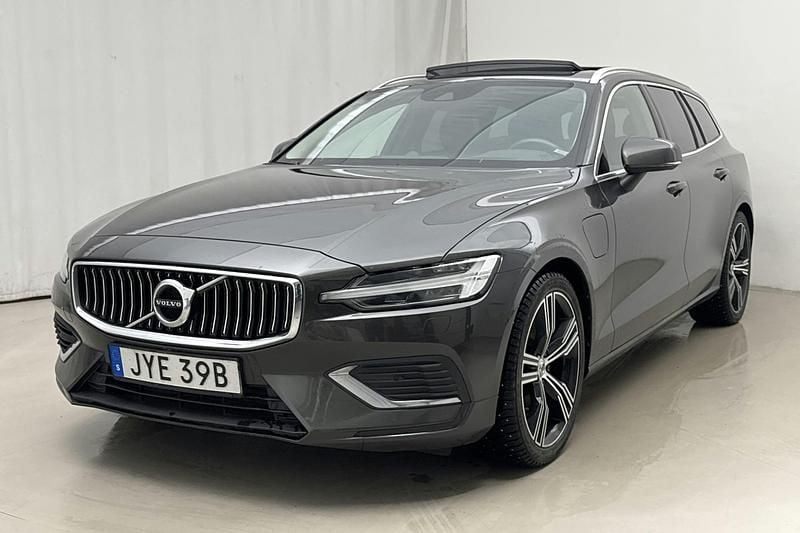 Mörkgrå Begagnad 2022 Volvo V60 Inscription Kombi | 299 000 kr (Bra pris) - Bild 1/4