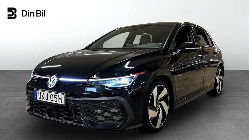 Svart Begagnad 2024 VW Golf VIII GTI Halvkombi | 389 900 kr (Marknadspris) - Bild 1/4