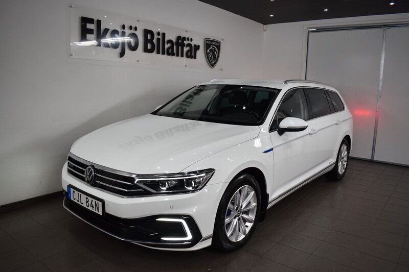 Vit Begagnad 2020 VW Passat GTE Kombi | 197 500 kr (Marknadspris) - Bild 1/4
