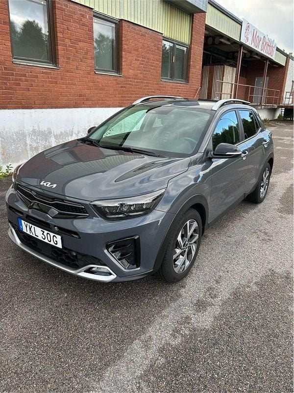 Grå Begagnad 2022 Kia Stonic GT-Line SUV | 599 000 kr - Bild 1/4