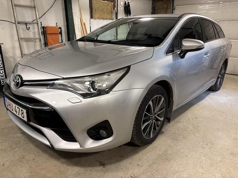 Silver Begagnad 2016 Toyota Avensis Active Kombi | 145 000 kr (Marknadspris) - Bild 1/4