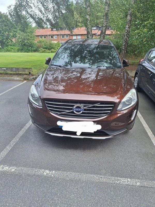 Brun Begagnad 2015 Volvo XC60 Momentum SUV | 155 000 kr (Lite dyr) - Bild 1/4