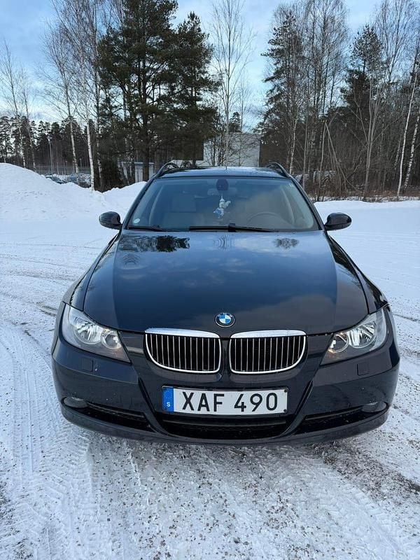 Begagnad BMW 325 218 HK (160 kW) 2006 Kombi