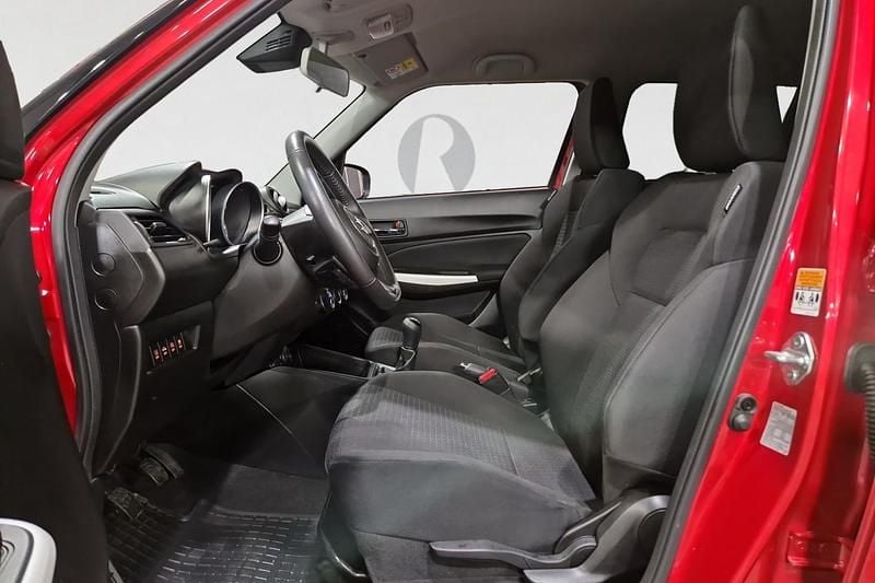 Begagnad Suzuki Swift 90 HK (66 kW) 2018 Röd Halvkombi