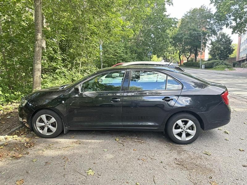 Svart Begagnad 2013 Skoda Rapid Halvkombi | 59 000 kr (Bra pris) - Bild 1/4