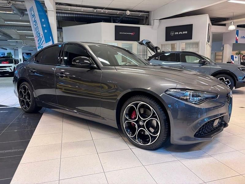 Begagnad Alfa Romeo Giulia Veloce 281 HK (206 kW) 2022 Grå (vesuvio grey metallic) Sedan