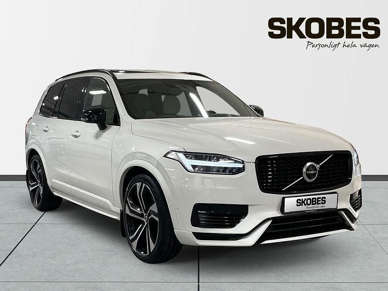 Vit Begagnad 2021 Volvo XC90 R-Design SUV | 559 400 kr (Marknadspris) - Bild 1/3