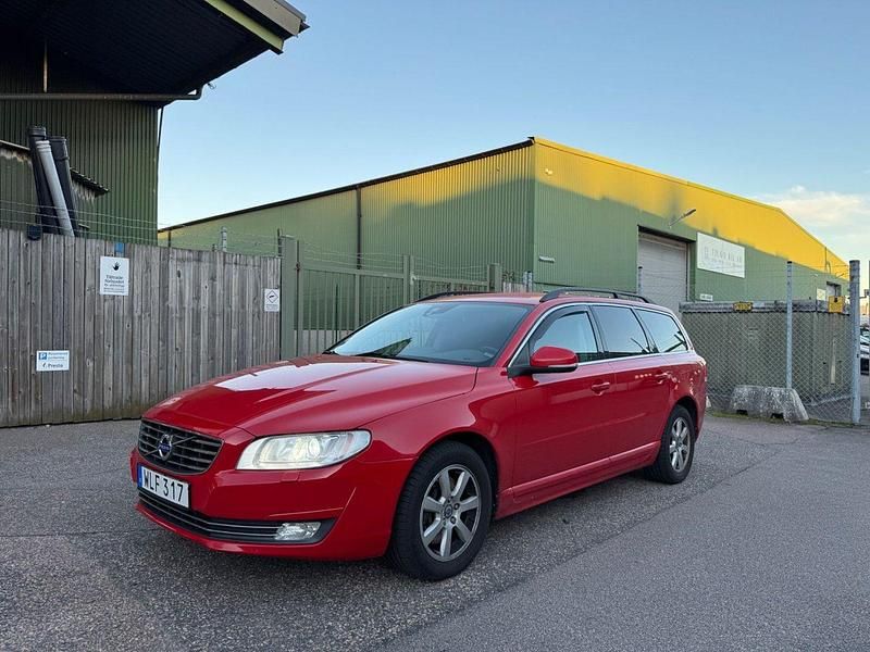 Röd Begagnad 2014 Volvo V70 Momentum Kombi | 124 900 kr (Marknadspris) - Bild 1/4