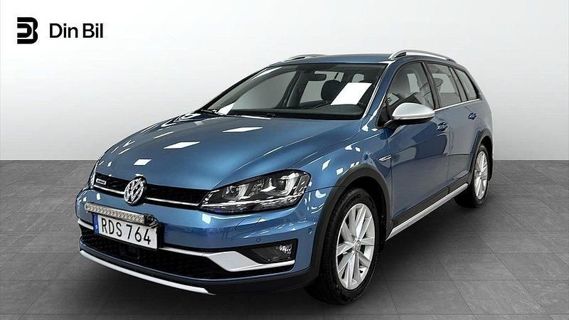 Blå (pacific blue metallic) Begagnad 2016 VW Golf Alltrack Kombi | 189 900 kr (Bra pris) - Bild 1/4