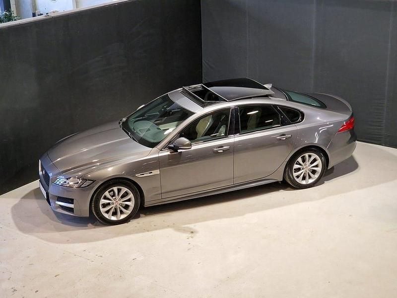 Begagnad Jaguar XF R-Sport 241 HK (177 kW) 2017 Grå Sedan