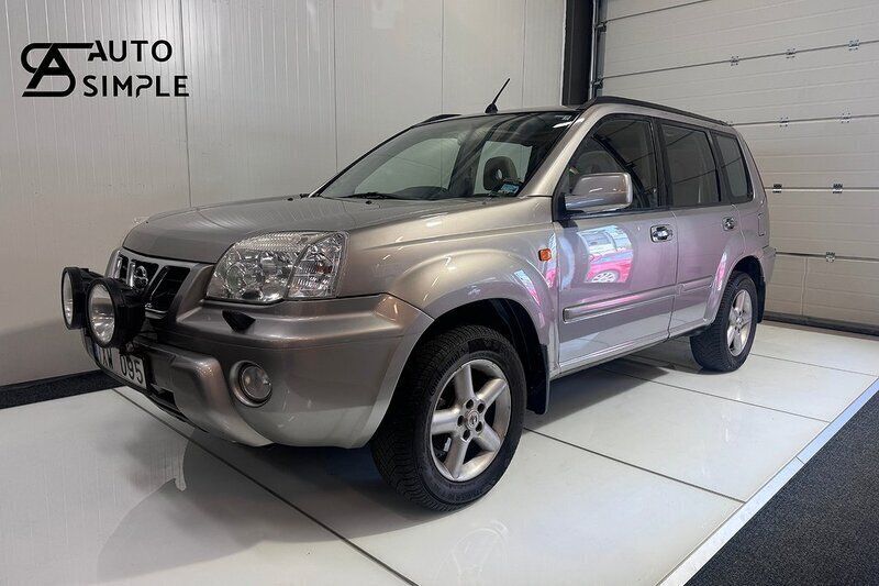 Grå Begagnad 2002 Nissan X-Trail SUV | 39 900 kr (Lite dyr) - Bild 1/3