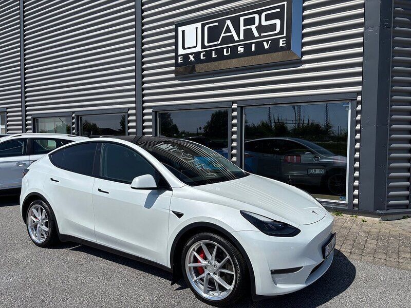 Vit Begagnad 2022 Tesla Model Y Performance SUV | 499 700 kr (Marknadspris) - Bild 1/4