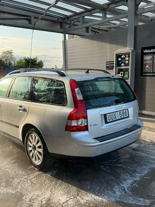 Begagnad Volvo V50 170 HK (125 kW) 2004 Silver Kombi