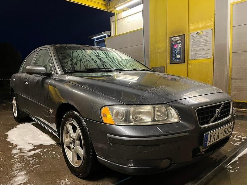 Begagnad 2006 Volvo S60 Sedan | 40 000 kr - Bild 1/4