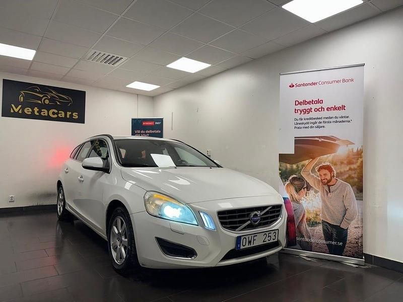 Begagnad Volvo V60 Momentum 163 HK (119 kW) 2011 Vit Kombi