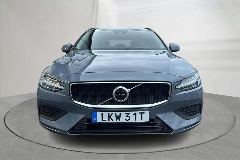 Begagnad Volvo V60 Core 197 HK (144 kW) 2023 Grå Kombi