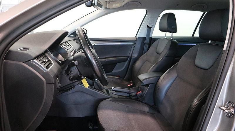 Begagnad Skoda Octavia Style 150 HK (110 kW) 2018 Ljusbrun (cappuccino beige metallic) Kombi