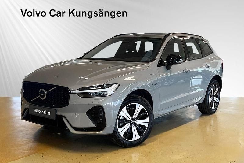 Grå Begagnad 2024 Volvo XC60 Plus SUV | 539 900 kr (Marknadspris) - Bild 1/3